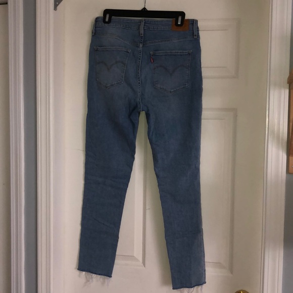 Levi’s Light-wash Ripped Jeans - Picture 4 of 6